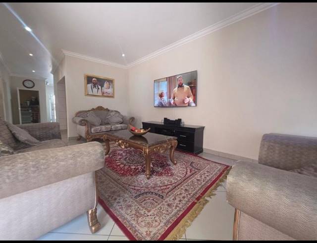 4 BEDROOM HOUSE FOR SALE IN SOUTH CREST